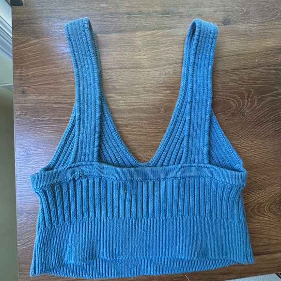 Blue knit crop top for fall transition from urban outfitters UO - Picture 3 of 3